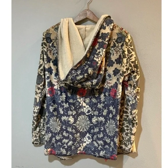 Johnny Was Fleece Hooded Cardigan. - Picture 2 of 7